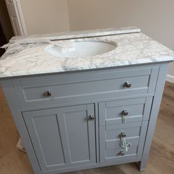 32” Bathroom vanity