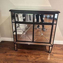 Credenza/cabinet 