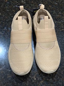 Brand new Men's Banded Jogger Slip-On Sneakers Size 9 Color Tan