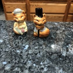 Vintage Fox Set Of Salt And Pepper Shakers 1960’s.  Preowned used Only on Display.  