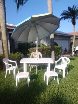 XL Outdoor Furniture Set 4 Chairs 2 End Tables  XL Table  XL Umbrella  Family-friendly  Pool Deck Patio Or Porch Lawn Beach Sunshade Folds Up No Deliv