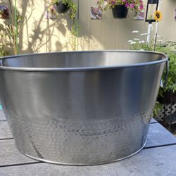 18.5 L× 14W x 9 H in. Hammered Oval Party