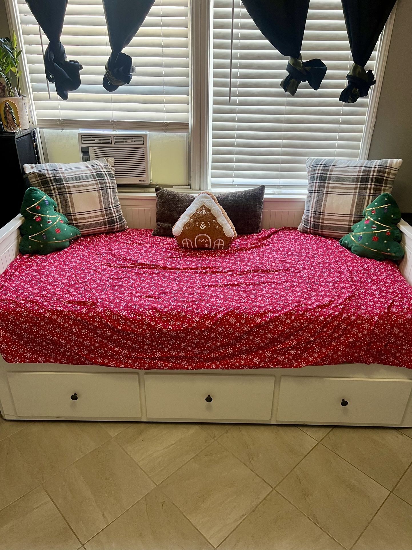 IKEA HEMNES Daybed frame with 3 drawers, white, Twin