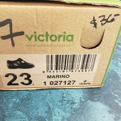 New Victoria Shoes Size 7 Child