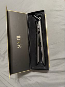 Soleil black flat iron