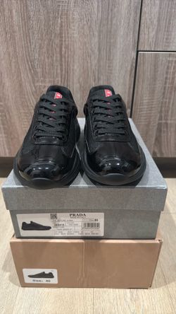 Prada size 40 Black