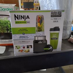 Ninja 1100 watt Nutri-Blender Pro. This will make smoothies