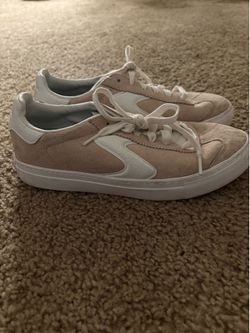 Sketchers White beige shoes Size 8
