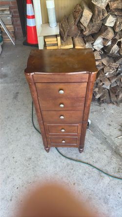 Jewelry box