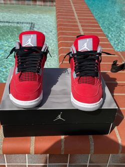 Jordan retro 4 toro