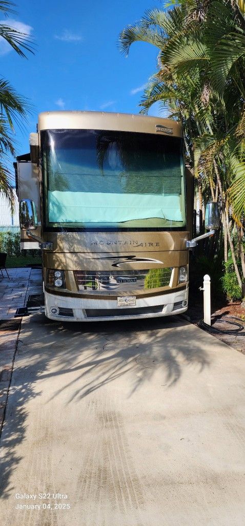 2015 Newmar Mountain Aire