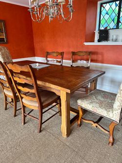 Dining room table and 6 chairs