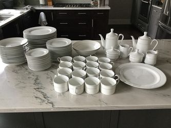 Gibson Tuxedo Gold China service for 16