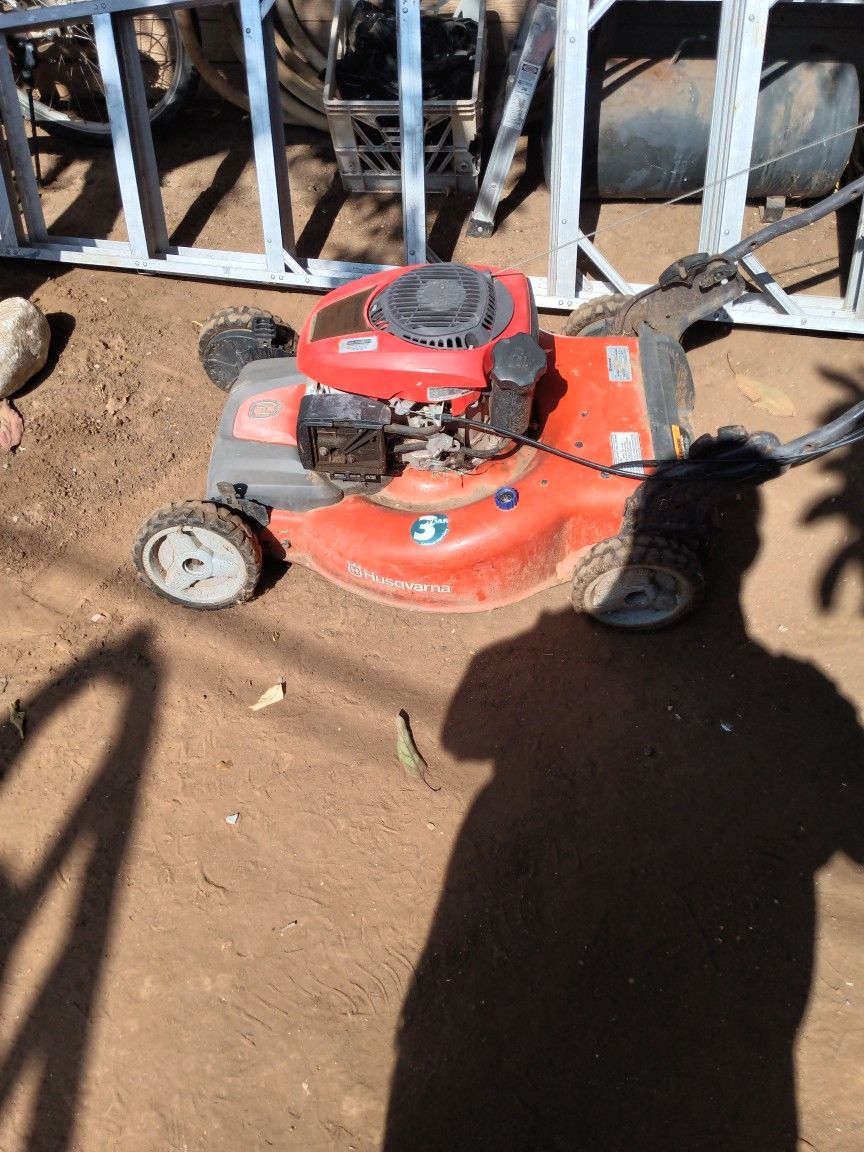 HUSQUIVARNA LAWN MOWER-GAS