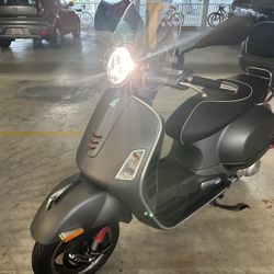 Vespa GTS 300 For sale. 
