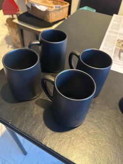 Set of 4 coffee mugs
