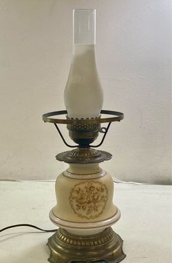 vintage 70s electric hurricane/parlor lamp, probably a 1970s Victorian-revival style rather than a true Victorian antique