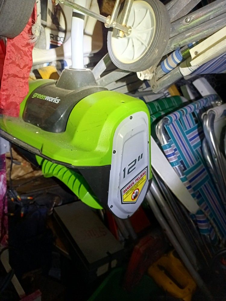12" Corded Electric Snow Shovel .. Likenew Excellent Working Condition!
