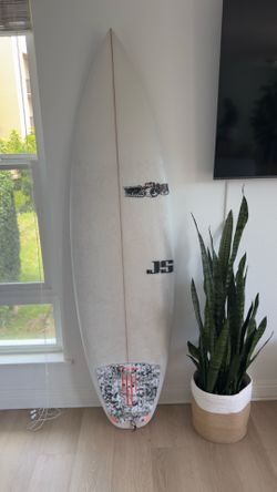 UNUSED / JS INDUSTRIES SURFBOARD HIPPEE (6’1 x 19 5/8 x 2 9/16 x 32.5V)