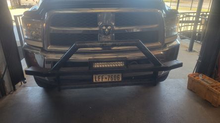 09-18 RAM 2500/3500 HD Front Push Bar With LeD Light 250$