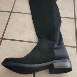 Women's Rebel boots by ZiGi size 7 1/2. 20$