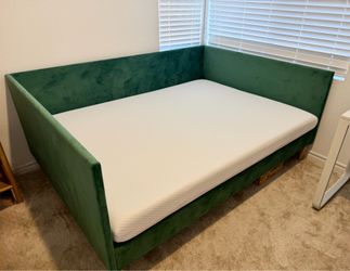 Upholstered daybed full size