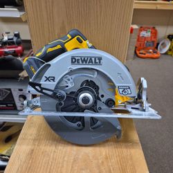 NEW Out Of Box Dewalt DSC590 Brushless 20V Circular Saw Tool Only