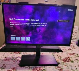 Vizio 32" Smart TV (D32H-G9) w/ Adjustable Stand - Excellent Condition