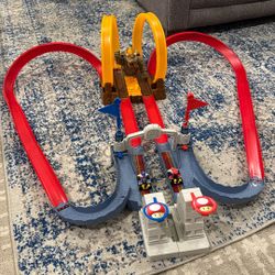 Mario kart Bowser Castle Chaos Track Set HotWheels