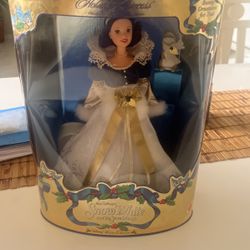 Holiday Princess Barbie Snow White
