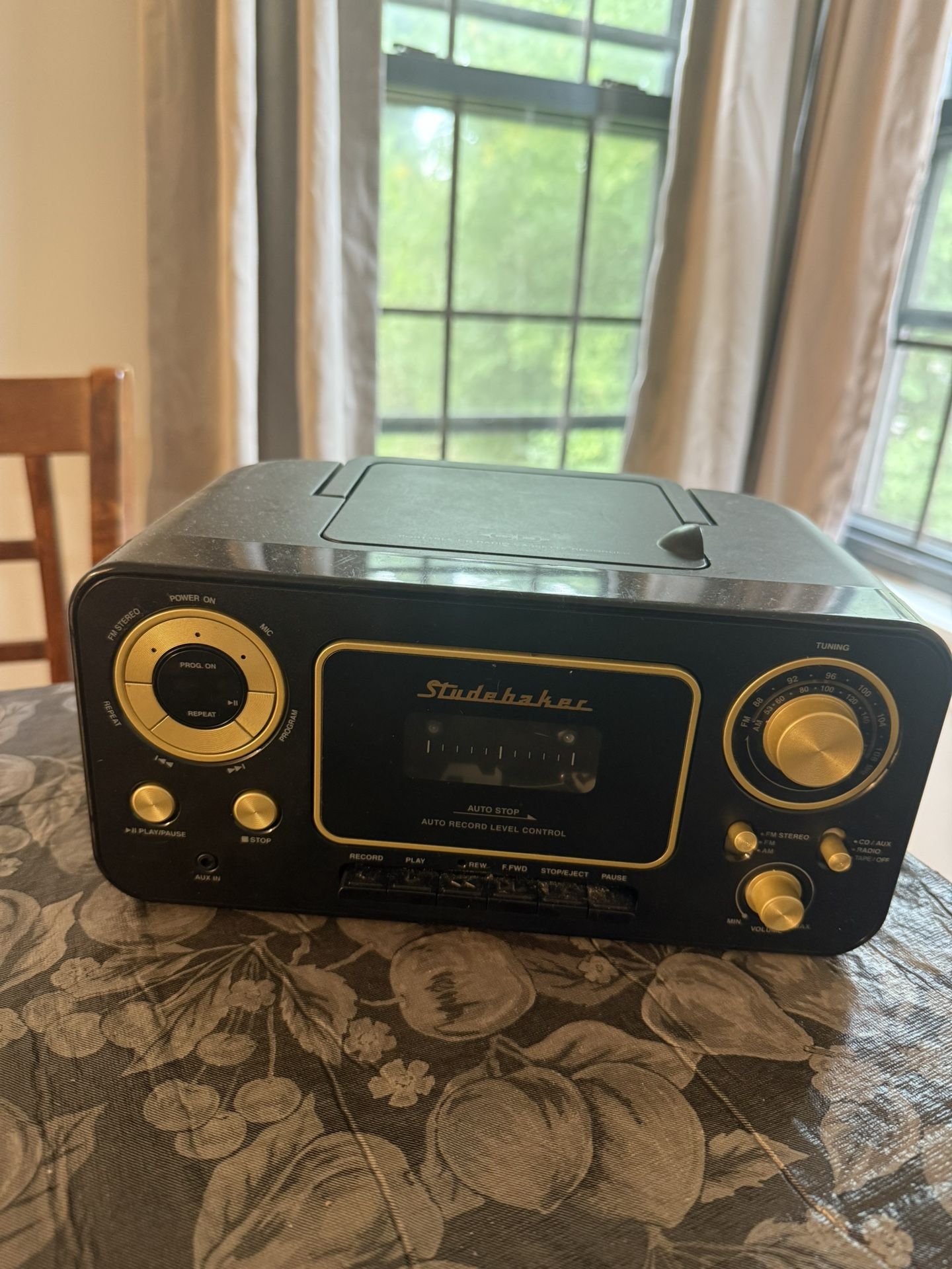 Studebaker SB2135 Portable Stereo CD & Cassette Player AM/FM Radio Black/Gold