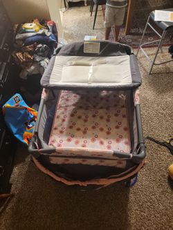 Infans Crib And Changing Station