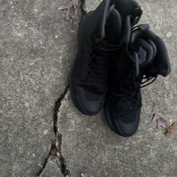 A Nice, Black 10.5 Size  Boot For Men, Good For The Coming Winter, In Good Conditions (NO SHIPPING)