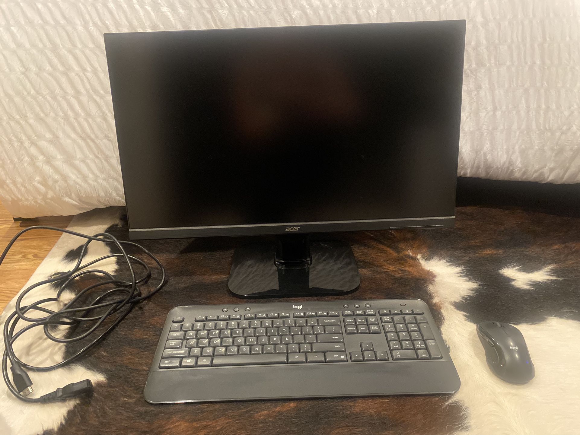Acer Monitor And  Logitech Mk545 Wireless Keyboard And Mouse 