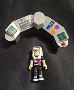 Roblox pizza place Mia figure lot