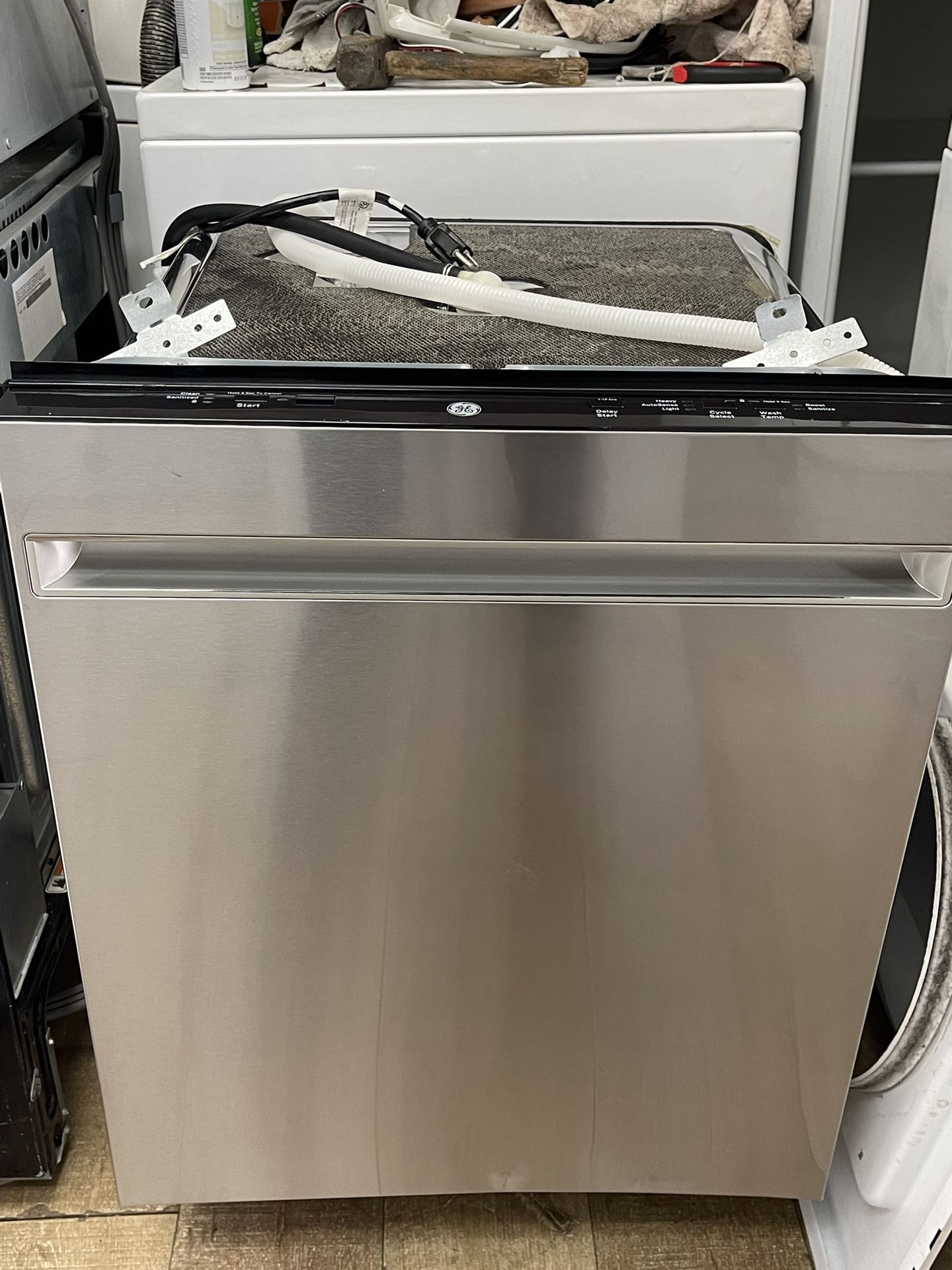 GE Smart Dishwasher With Stainless Steel Tub In Excellent Working Condition