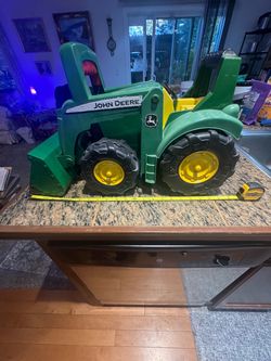 John Deer large scale Kids Tractor