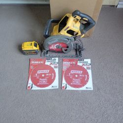 Saw Y Batery Y 4 Blade New Y Used