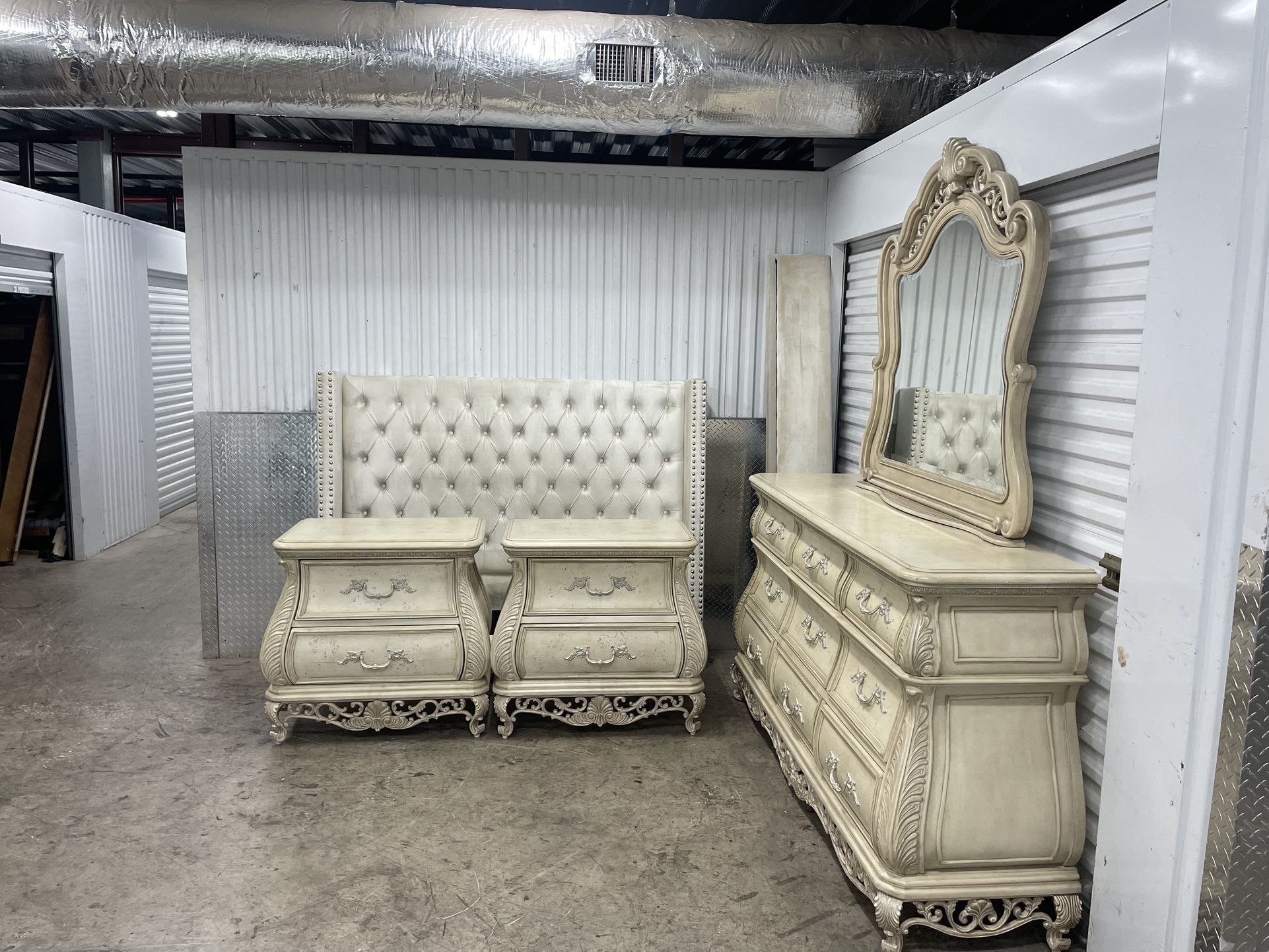 Distressed Pulaski Dresser Set With Queen Size Velvet Tufted Bedframe 