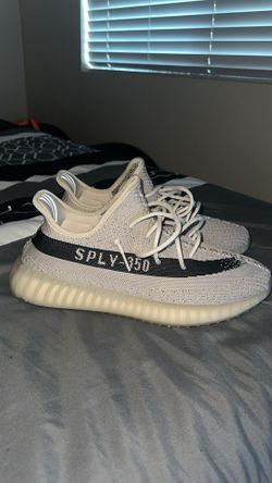 Yeezy Boost 350V2.0 Men’s size 10 1/2 New