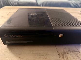Xbox 360 E Bundle – 2 Controllers + 20+ Games