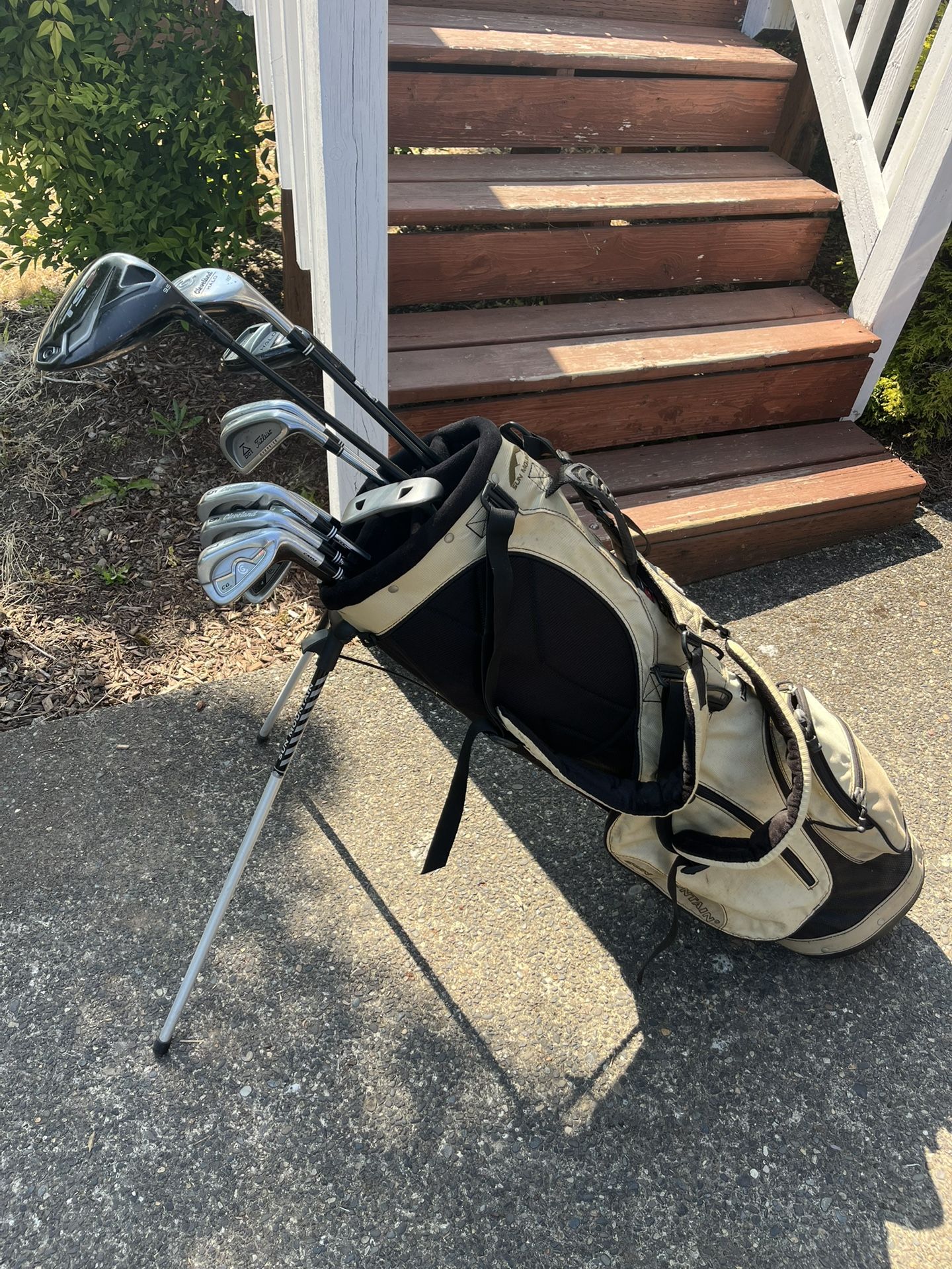 Complete Set of Men’s Cleveland & Titleist Golf Clubs with Sun Mountain 3.5 Bag