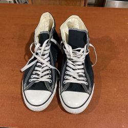 Size 11 Vintage, Unique three black stripes on the side for breathing holes, chuck Taylor converse