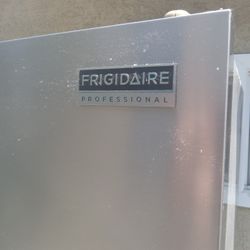 Frigidaire Refrigerator 