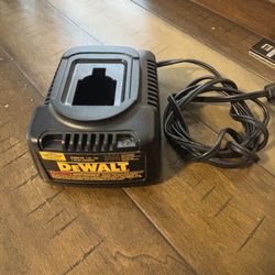 Charger Dewalt 