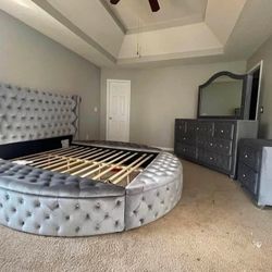🔥 BRAND NEW ROUND STORAGE BEDS WITH BUILT IN BENCHES!! QUEEN $1250!!..KING..$1300
