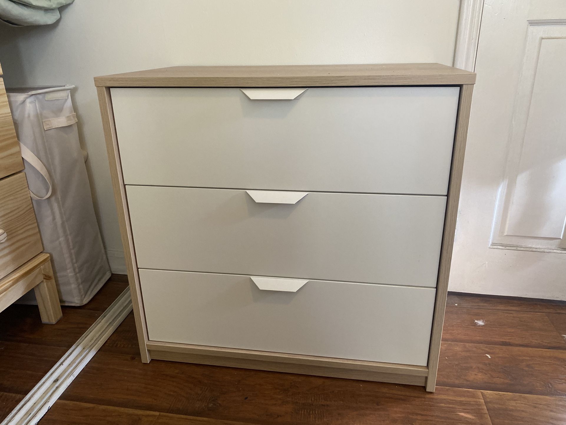 White 3-drawer Dresser