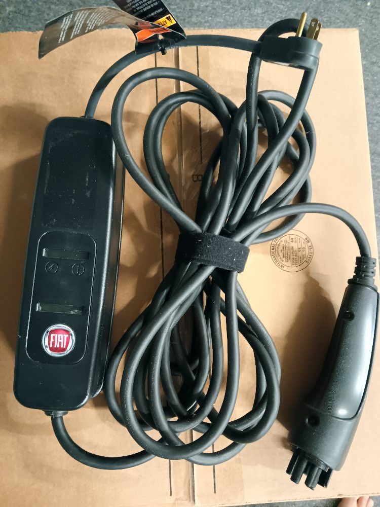 Fiat 500E Charger
