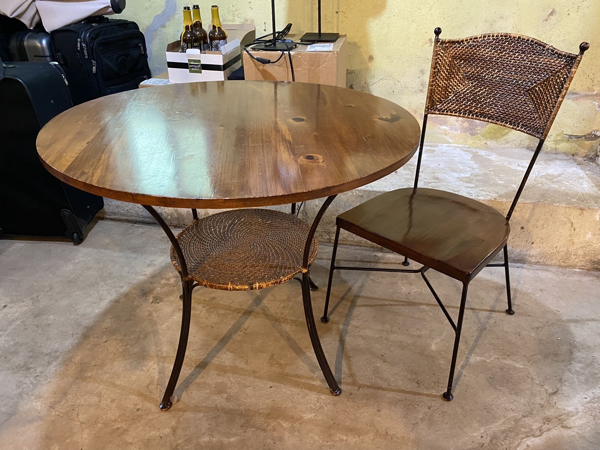 Kitchen Round Table And Chairs