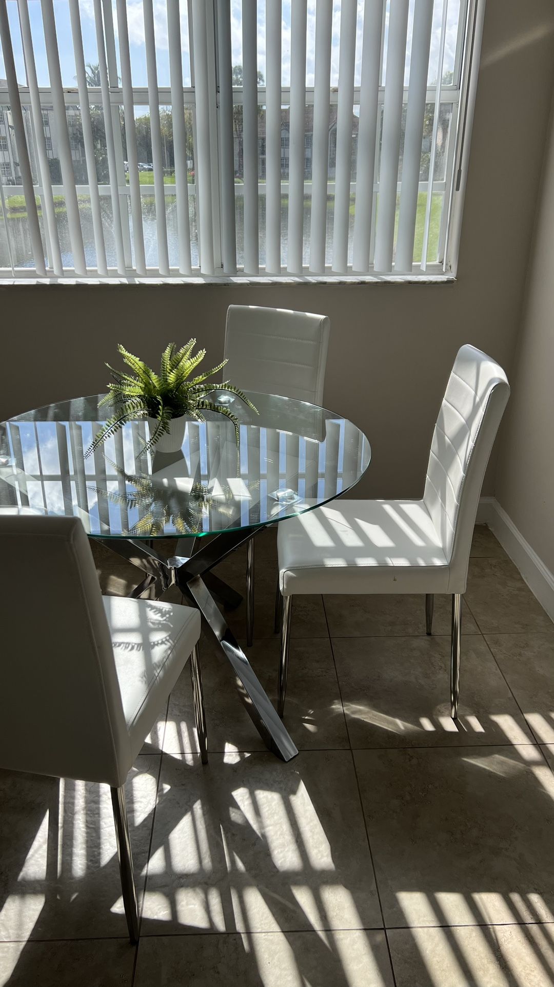 Round Glass dining Table 